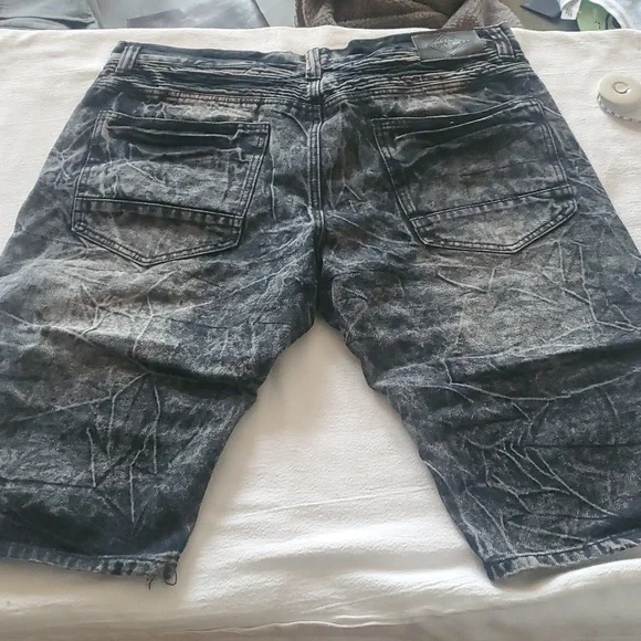 Road Narrows Acid Wash Sz. 36 Shorts - Picture 4 of 9
